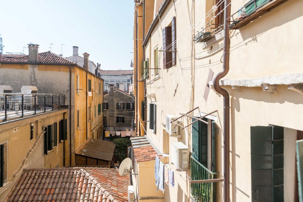Ghetto Modern Apt For 4, Venice Apartment Екстериор снимка