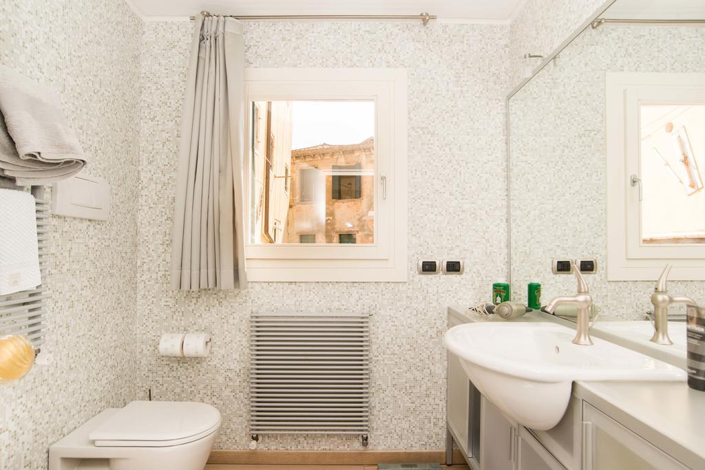Ghetto Modern Apt For 4, Venice Apartment Екстериор снимка